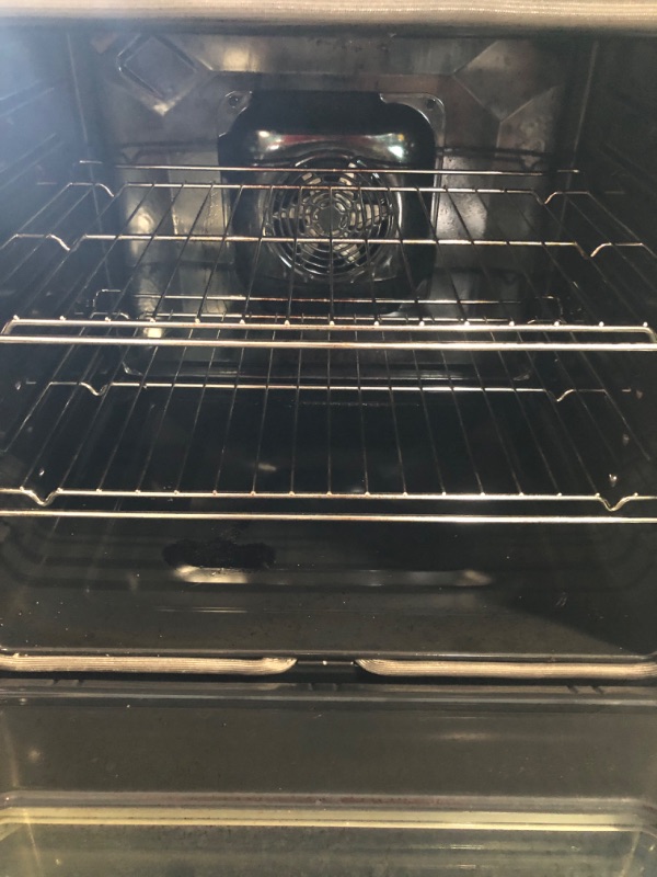 Photo 10 of Hisense 30-in Smooth Surface 5 Elements 5.8-cu ft Self-Cleaning Air Fry Convection Oven Freestanding Electric Range (Stainless Steel) ( Model #HBE3501CPS )