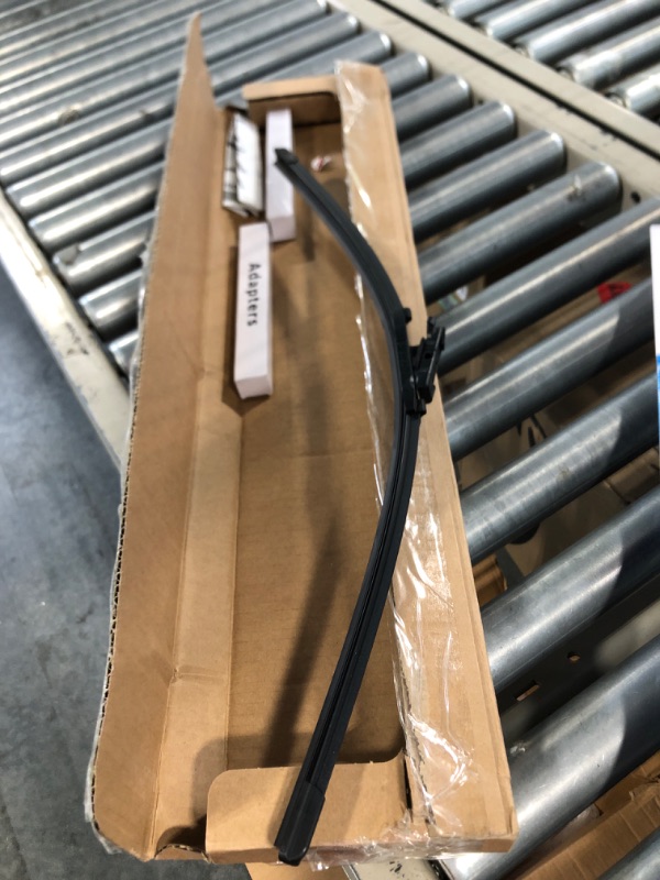 Photo 1 of Bosch ICON Wiper Blades 24OE20OE (Set of 2) Fits Land Rover: 15-08 LR2, Lincoln: 19-17 Continental, Mercury: 09-08 Sable, Porsche: 15-18 Macan +More, Up to 40% Longer Life, Frustration Free Packaging 24OE and 20OE Frustration Free Combo Wiper Blades