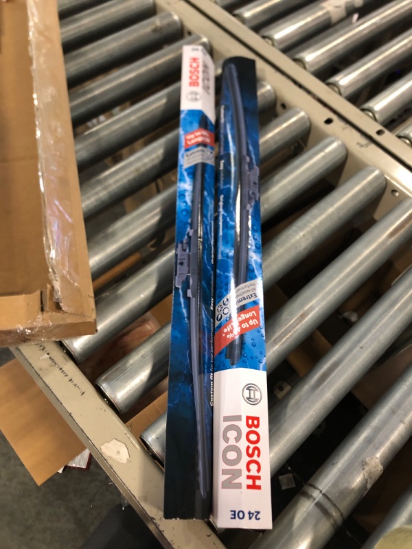 Photo 1 of Bosch ICON Wiper Blades 24OE20OE (Set of 2) Fits Land Rover: 15-08 LR2, Lincoln: 19-17 Continental, Mercury: 09-08 Sable, Porsche: 15-18 Macan +More, Up to 40% Longer Life, Frustration Free Packaging 24OE and 20OE Frustration Free Combo Wiper Blades