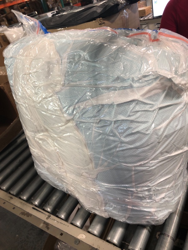 Photo 2 of 3" mattress pad - vacuum sealed