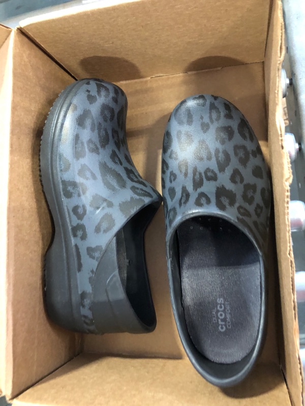 Photo 3 of Crocs womens Neria Pro II Clog size 8