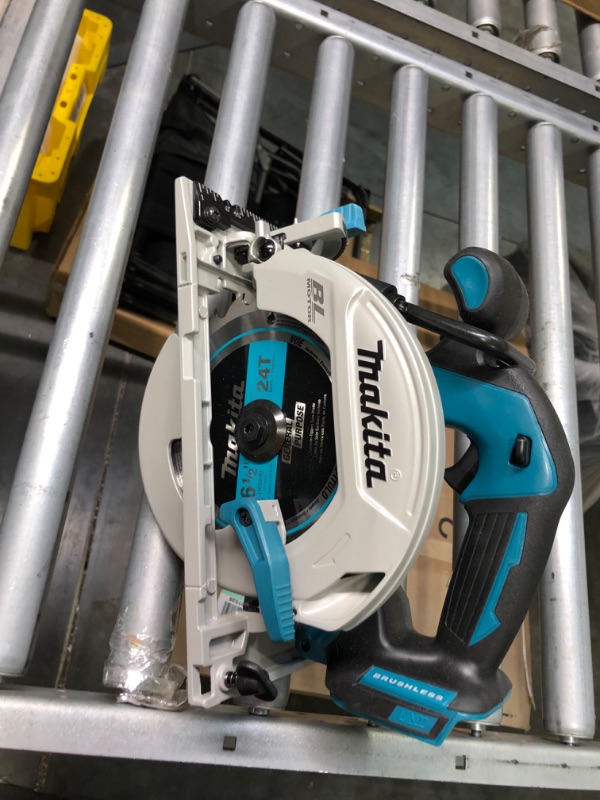 Photo 3 of ***ONLY HAS CIRCULAR SAW, IMPACT, FLASHLIGHT, AND BAG***  NO BATTERIES*** 



Makita XT616PT 18V LXT® Lithium-Ion Brushless Cordless. Combo Kit (5.0Ah)