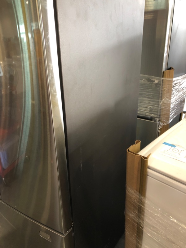 Photo 10 of *** FOR PARTS ONLY***MISSING HANDLES AND PARTS FOR LOWER DRAWER*** Samsung 27-cu ft 35.75-in French Door Refrigerator with Dual Ice Maker (Fingerprint Resistant Stainless Steel) ENERGY STAR Model #RF27T5241SR
