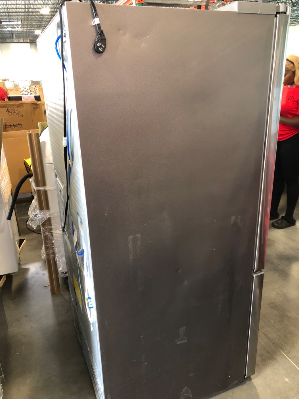 Photo 8 of *** FOR PARTS ONLY***MISSING HANDLES AND PARTS FOR LOWER DRAWER*** Samsung 27-cu ft 35.75-in French Door Refrigerator with Dual Ice Maker (Fingerprint Resistant Stainless Steel) ENERGY STAR Model #RF27T5241SR