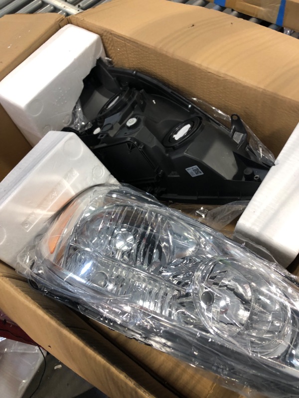 Photo 4 of ADCARLIGHTS Headlight Assembly for 2004 2005 Toyota Sienna Chrome Housing with Amber Reflector Left and Right