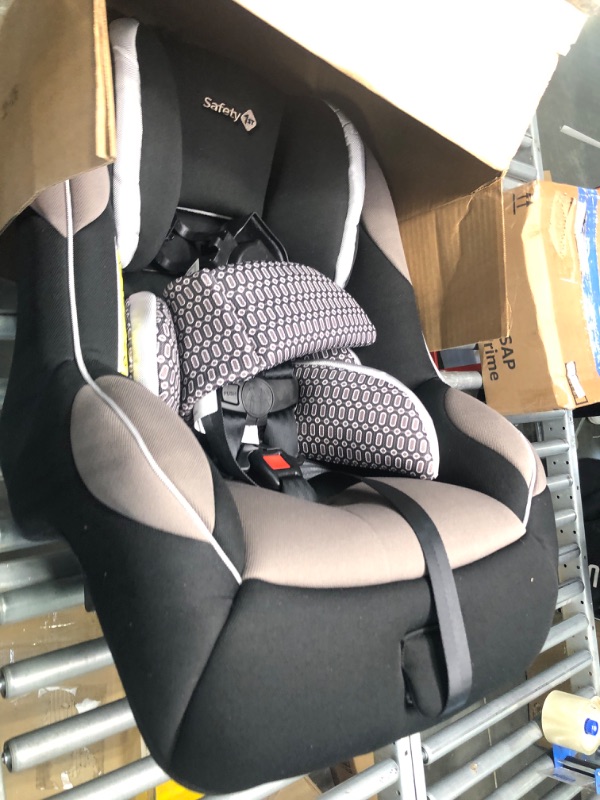 Photo 1 of Safety 1st Guide 65 Convertible Car Seat, Chambers