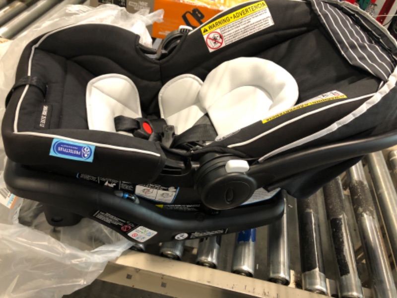 Photo 1 of Graco SnugRide 35 Lite LX Infant Car Seat