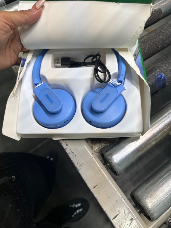 Photo 2 of PHILIPS K4206 Kids Wireless On-Ear Headphones, Bluetooth + Cable Connection, 85dB Limit for Safer Hearing, Built-in Mic, 28 Hours Play time, Parental Controls via Headphones Blue Kids overhead | Light effects