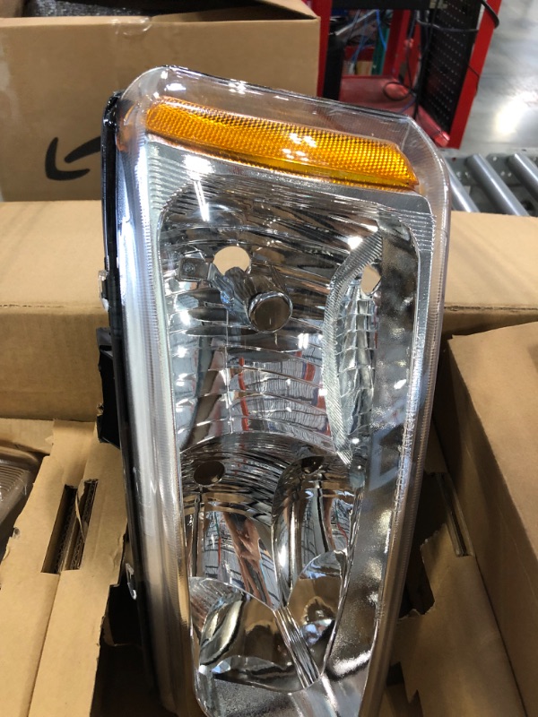 Photo 5 of Cxdar Headlight Assembly For 2003 2004 2005 2006 Chevy Avalanche Silverado 1500 2500 3500/2007 Silverado 2500HD Classic, FIT Non-body Cladding Model, Fit OE Gril Chrome Housing Amber Reflector