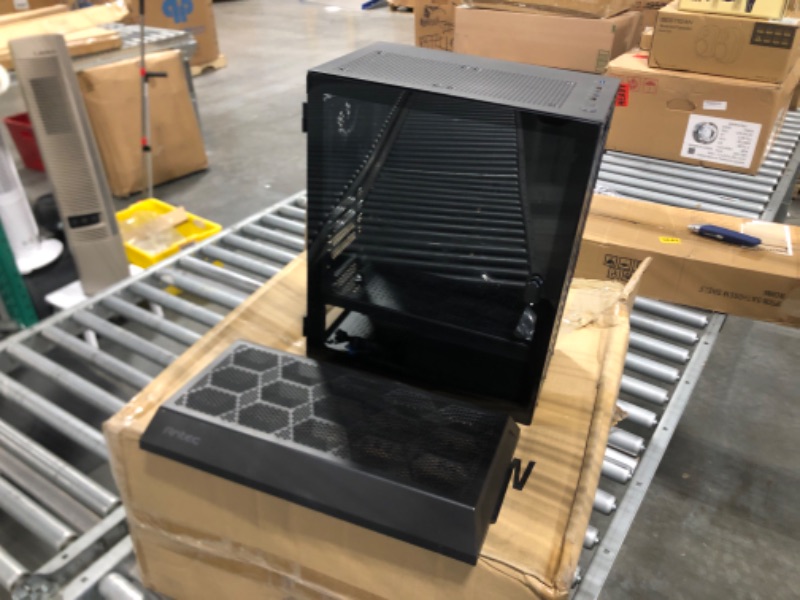 Photo 1 of Corsair iCUE 4000D RGB Airflow Mid-Tower Case - 3X AF120 RGB Elite Fans - iCUE Lighting Node PRO Controller - High-Airflow Design - CORSAIR RapidRoute Cable Management System - True black Airflow RGB