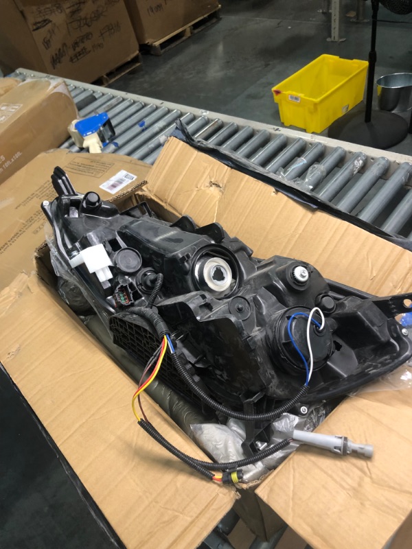 Photo 1 of Huray Headlight Assembly Fit for 2016-2019 Nissan Sentra 4-Door Sedan [Halogen Type] Passenger Side (Right) Passenger Side (RH)