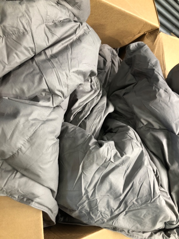 Photo 2 of Alanzimo Luxurious All Season Goose Down Comforter Queen Size - Ultra Soft Down Proof Medium Warmth Grey Bedding Down Feather Duvet Inserts with 8 Tabs,Hotel Collection 90x90 inch Queen Size-90x90inches Pinch Pleat Grey