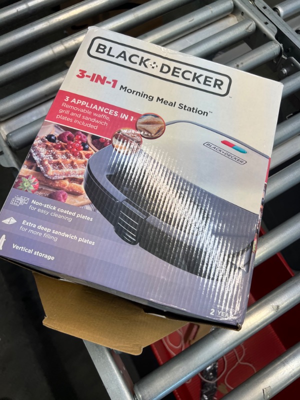 Photo 2 of ***SIGNS OF USE*** Black+Decker 3-in-1 WM2000SD 3-in-1 Waffle, Grill & Sandwich Maker, Compact Design, Black/Silver