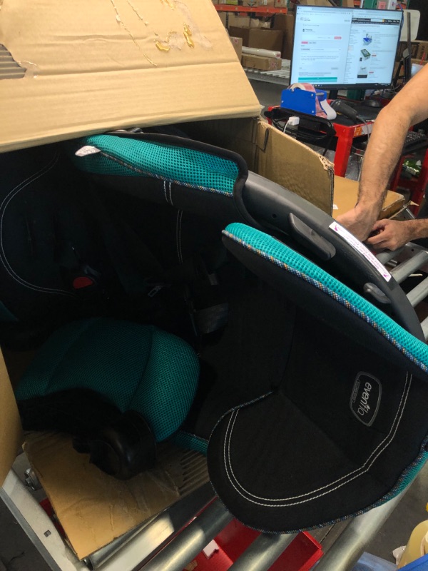 Photo 3 of Evan Flo Baby Car Seat Black And Green With Pattern