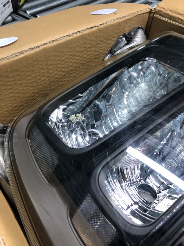 Photo 5 of YLee Headlight Assembly Compatible with 2005 - 2007 Ford F250 F350 F450 F550 Super Duty/05 Ford Excursion (Chrome housing Clear Reflector)
