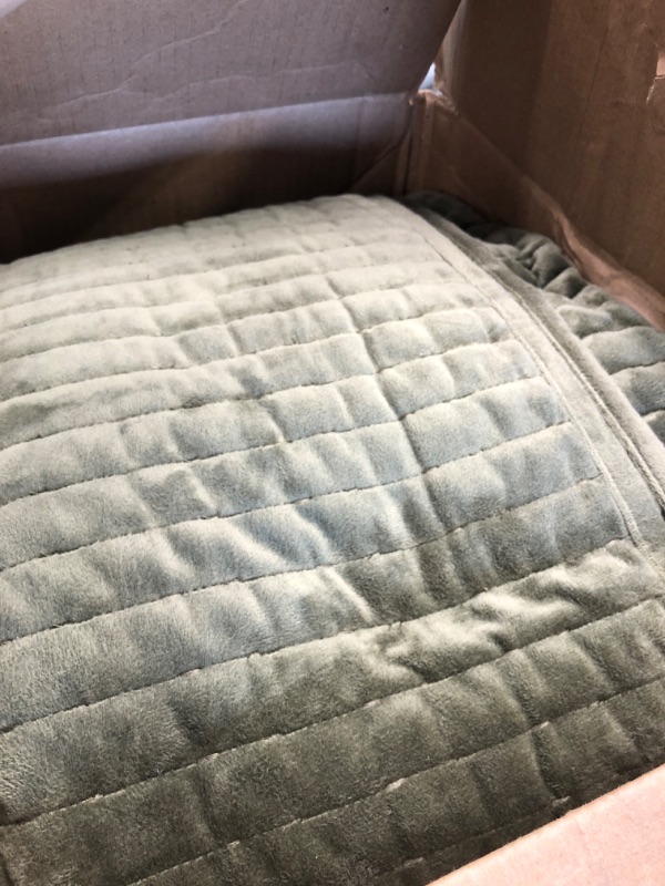 Photo 3 of Sage Green Quilt Queen Size Bedding Sets with Pillow Shams, Lightweight Soft Bedspread Coverlet, Quilted Blanket Thin Comforter Bed Cover, All Season Spring Summer, 3 Pieces, 90x90 inches Green Queen