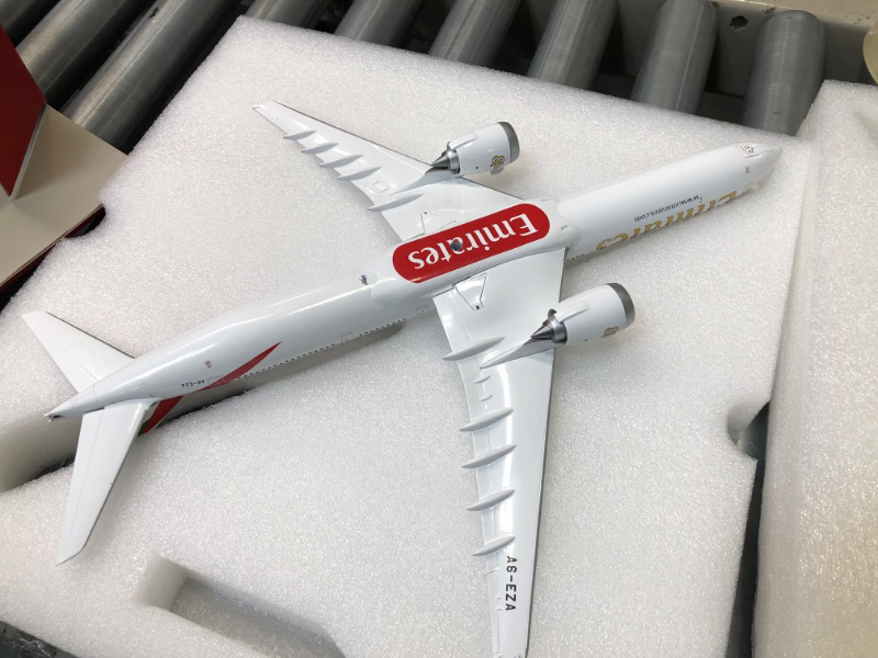 Photo 3 of GeminiJets G2UAE1189 Emirates Boeing 777-9X A6-EZA; Scale 1:200