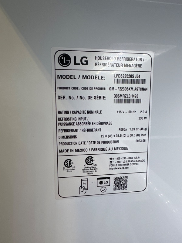 Photo 10 of LG LFDS22520S 30 Inch French Door Refrigerator with 21.8 cu. ft. Capacity
