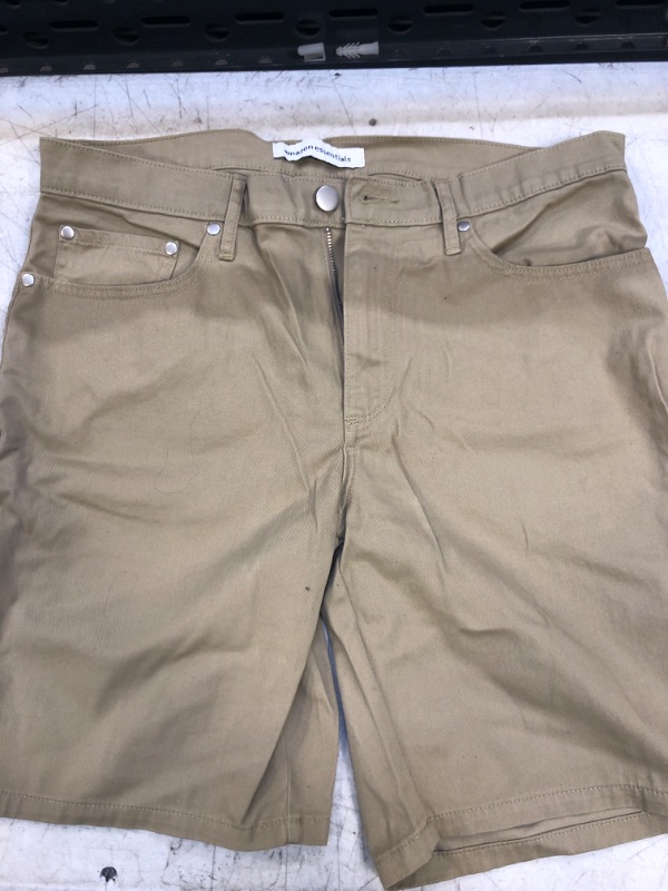 Photo 2 of Amazon Essentials Men's Straight-fit 9" Inseam Stretch 5-Pocket Short
SIZE 32