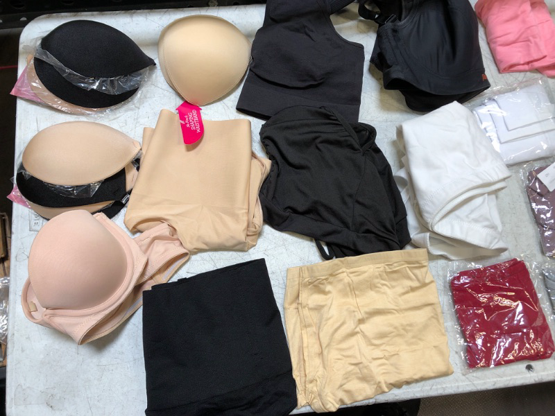 Photo 3 of -BOX LOT-
VARIOUS ITEMS (BRAS&UNDERWEAR)