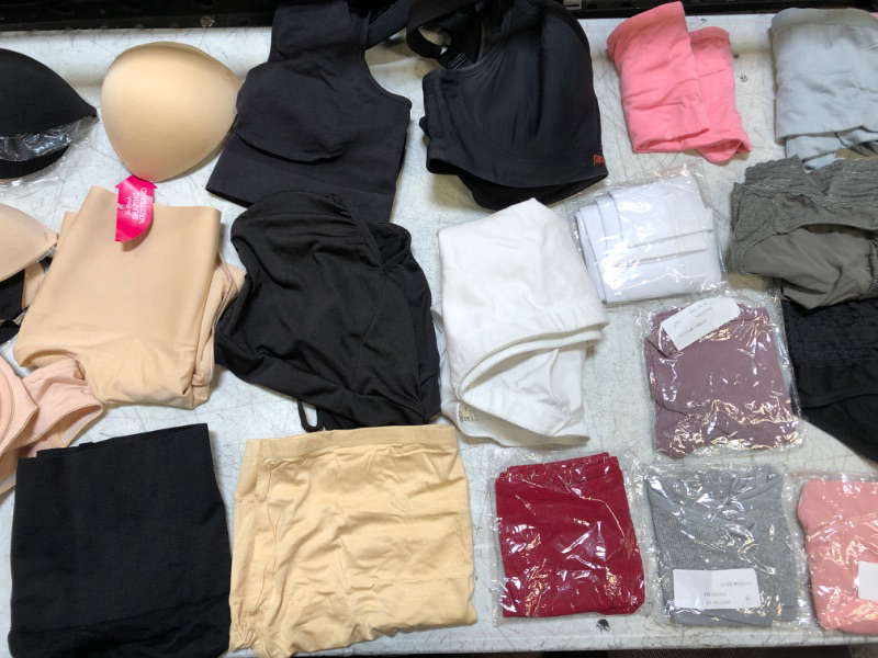 Photo 2 of -BOX LOT-
VARIOUS ITEMS (BRAS&UNDERWEAR)