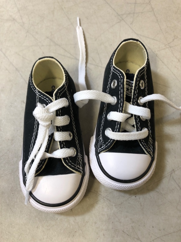 Photo 2 of Converse Kids' Chuck Taylor All Star Low Top Sneaker
SIZE 5