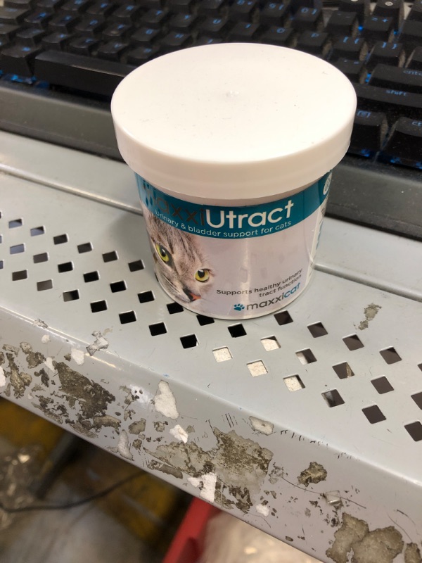 Photo 2 of maxxicat – maxxiUtract Urinary and Bladder Supplement for Cats – Helps Prevent UTI Recurrence, Support Feline Bladder Control and Urinary Tract System Health – Cranberry Formula Powder 2.1 oz 2.1 Ounce (Pack of 1)