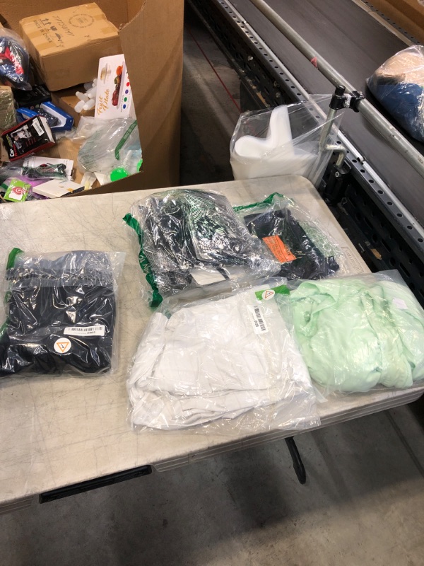 Photo 1 of 5pc bag of miscellaneous clothing items