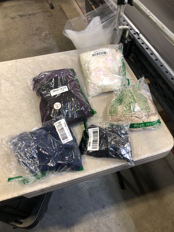 Photo 1 of 5pc bag of miscellaneous clothing items
