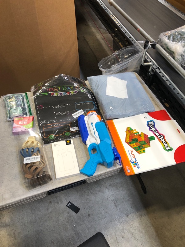 Photo 1 of 8pc bag of miscellaneous items