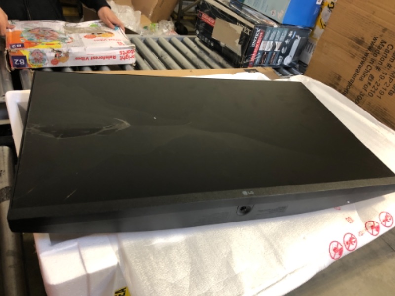 Photo 3 of LG FHD 27-Inch Computer Monitor 27MP450-B, IPS with AMD FreeSync, Black Tilt & Height Adj
SELLING FOR PARTS