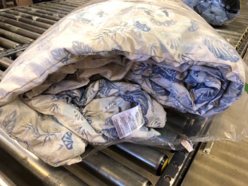 Photo 1 of COMFORTER WHITE AND BLUE
SIZE UNKNOWN