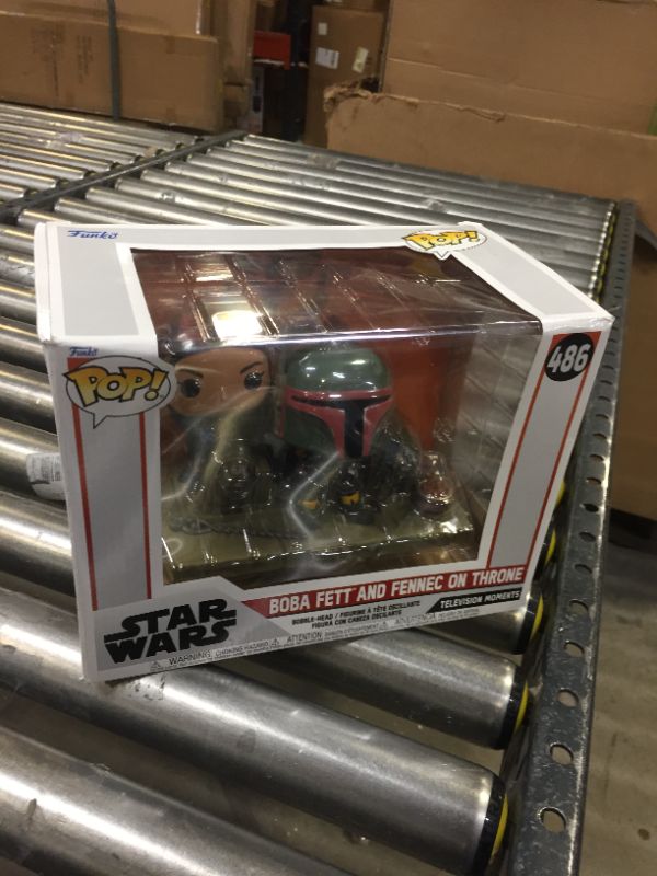 Photo 2 of Funko Pop! Star Wars Moment: The Mandalorian - Boba Fett and Fennec on Throne