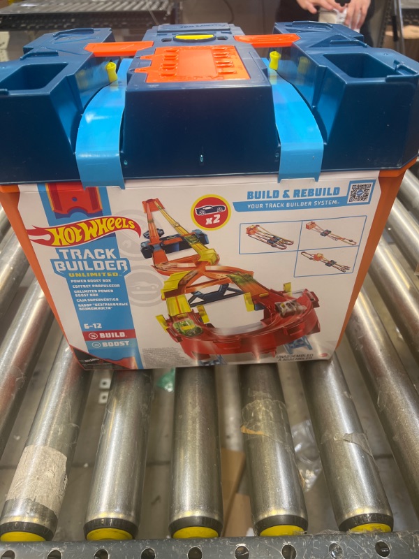 Photo 2 of Hot Wheels GNJ01 Track Builder Unlimited Power Boost Box id Enhanced Play Set