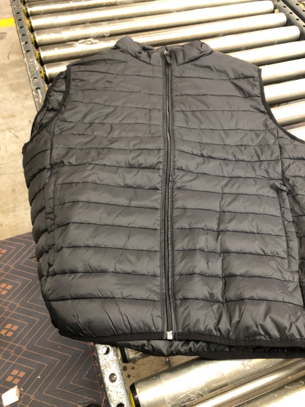 Photo 2 of Amazon Essentials Men's Lightweight Water-Resistant Packable Puffer Vest, SIZE XXL 