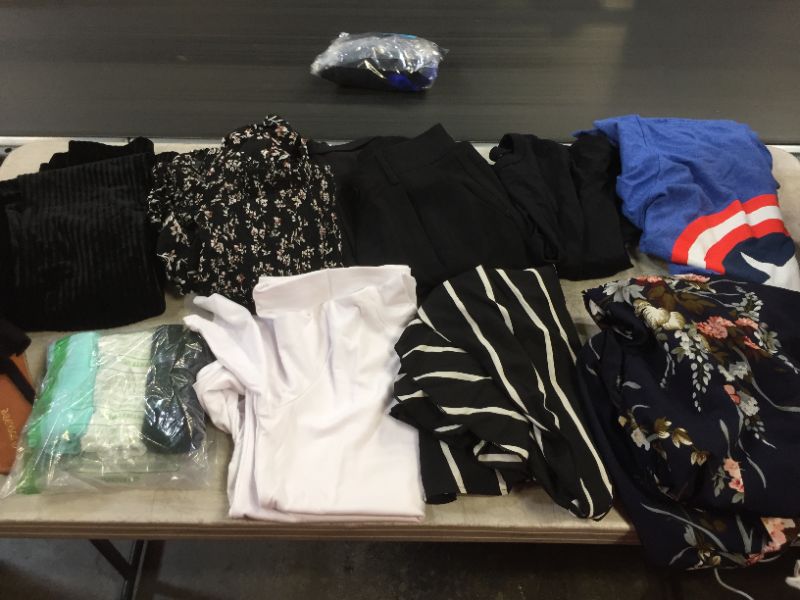 Photo 1 of BAG LOT OF WOMEN CLOTHING ---DIFFERENT STYLES AND SIZES --- SOLD AS IS -- 