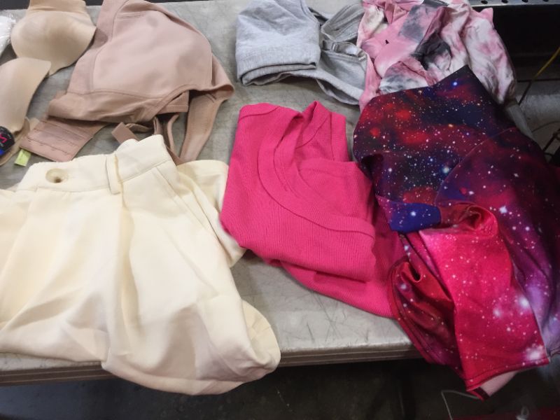 Photo 2 of BAG LOT OF WOMEN CLOTHING --- DIFERENT STYLES AND SIZES -- SOLD AS IS --- 