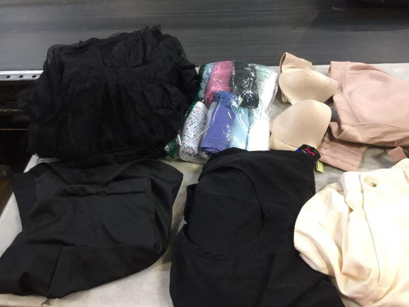 Photo 3 of BAG LOT OF WOMEN CLOTHING --- DIFERENT STYLES AND SIZES -- SOLD AS IS --- 