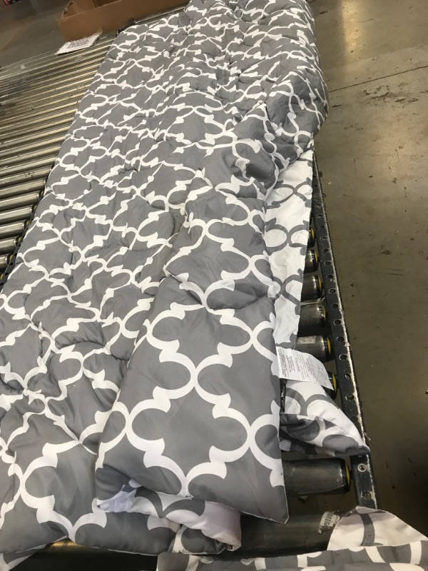Photo 1 of  Luxe Quilted Comforter Set Modern Transitional Design, All Season Down Alternative Warm Bedding. 2 PILLOW CASES 