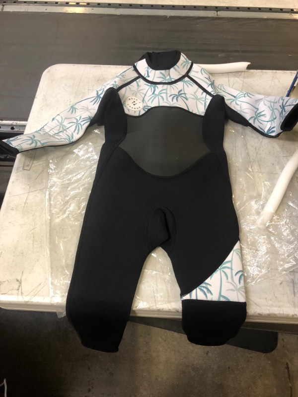 Photo 1 of KIDS WET SUIT 4T 