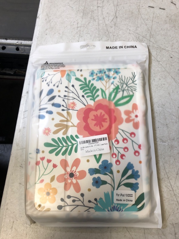Photo 1 of CASE FOR IPAD 10TH GENERATION FLORAL 