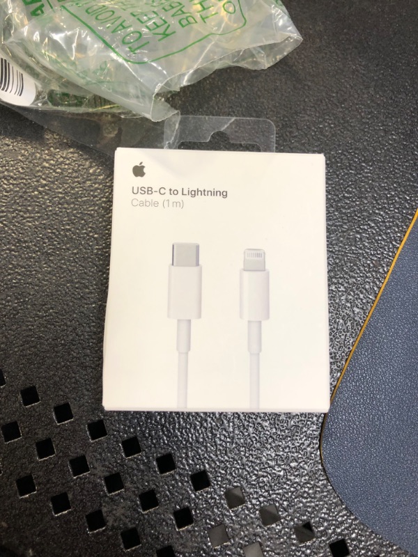 Photo 2 of Apple USB-C to Lightning Cable (1 m) sealed 
