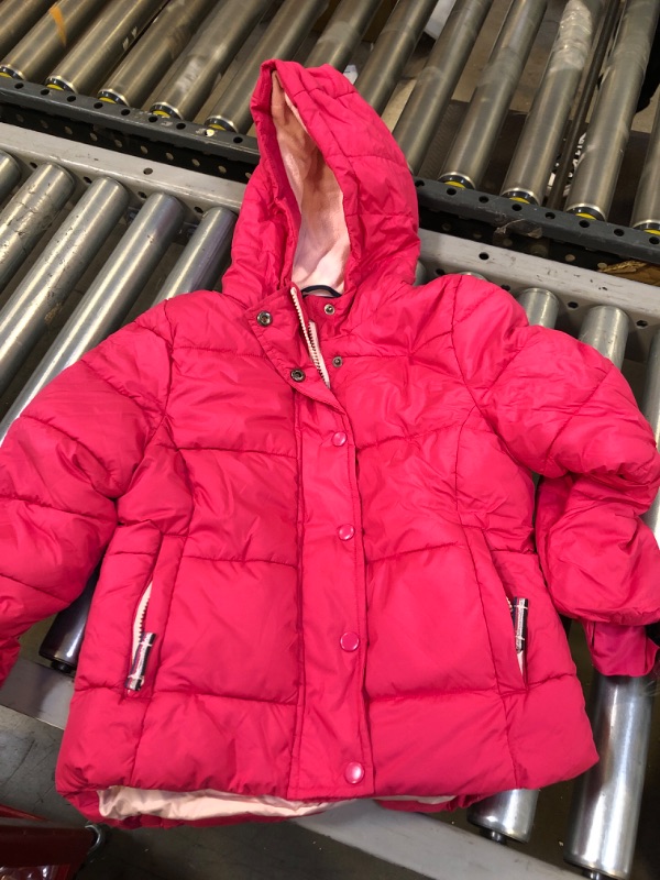 Photo 2 of Amazon Essentials Girls and Toddlers' Heavyweight Hooded Puffer Jacket --- SIZE S(6-7)