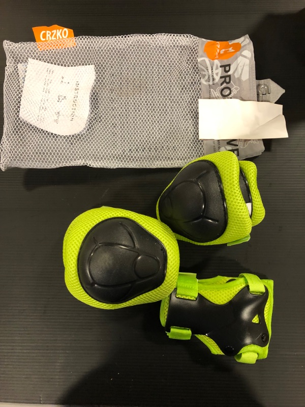 Photo 1 of CRZKO CHILD PROTECTIVE GEAR SET 