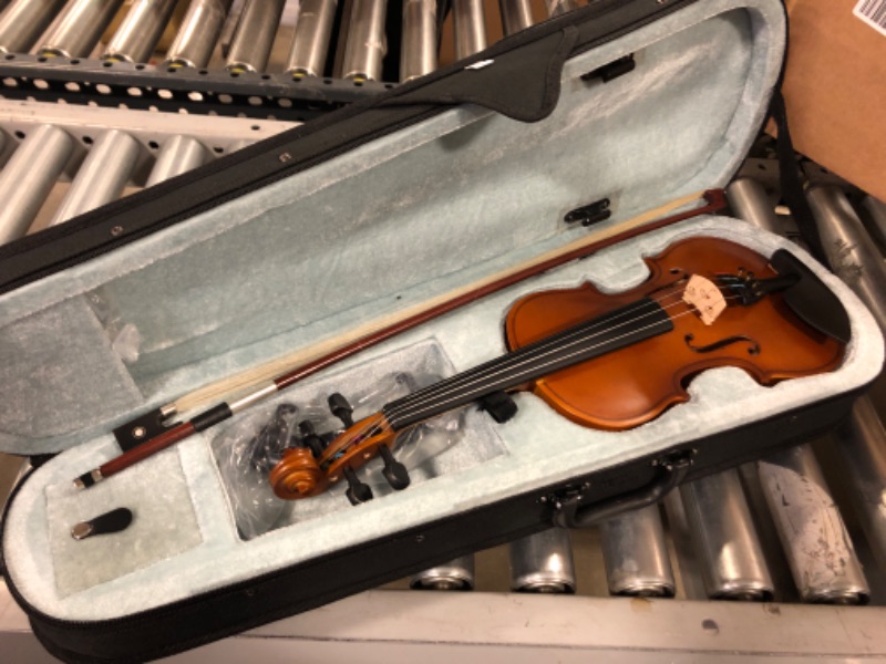 Photo 1 of 1/2 Violin w Case  
