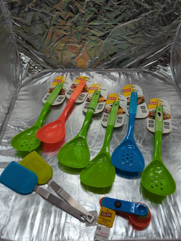 Photo 1 of Glad Kitchen Utensils - 8PCS - Variety