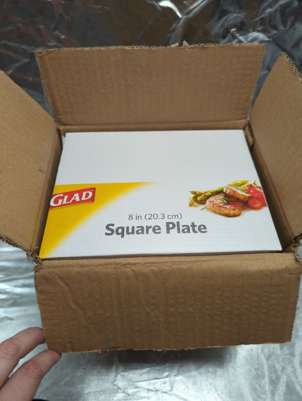 Photo 3 of GLAD 8" SQUARE PLASTIC PLATES - QTY OF 24