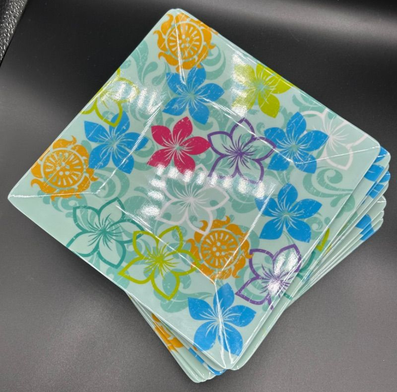 Photo 1 of GLAD 8" SQUARE PLASTIC PLATES - QTY OF 24