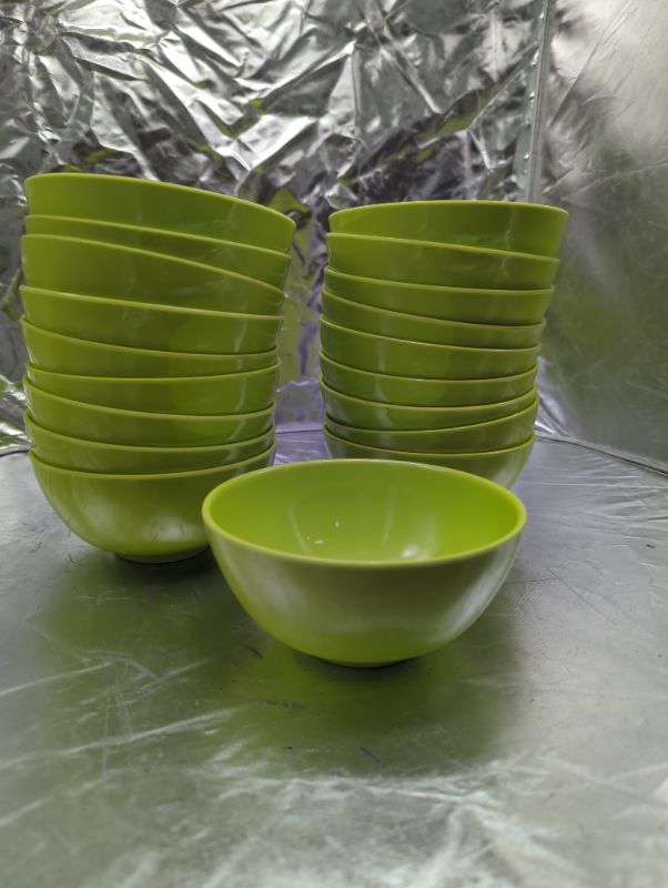 Photo 1 of GLAD - Plastic Circle Bowls 6" - 19 Pack - Green