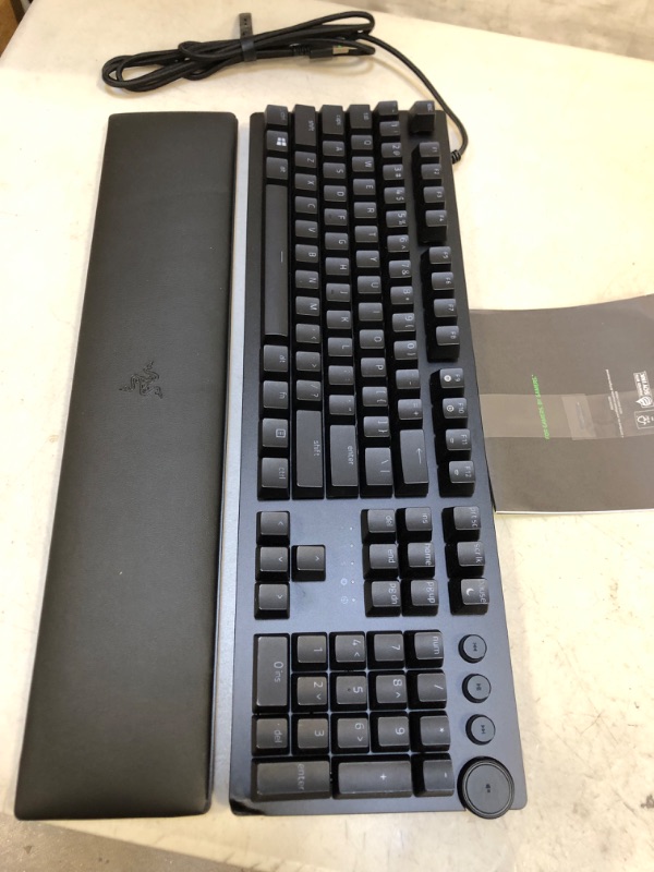 Photo 3 of RAZOR HUNSMAN V2 OPTICAL GAMING KEYBOARD